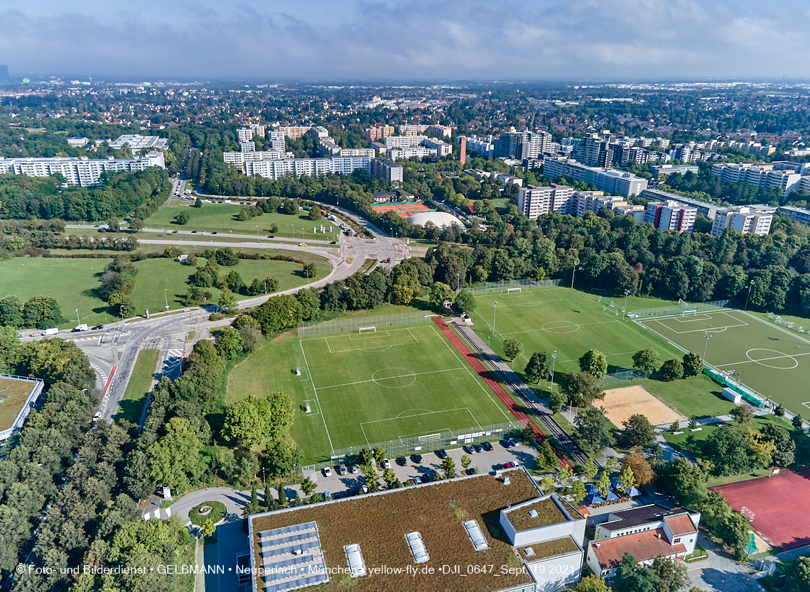 19.09.2021 - Rentenversicherung - SVN-Sportanlage, Sportanlage Perlach-Ost - Mittelschule Gerhard-Hauptmann-Ring in Neuperlach 